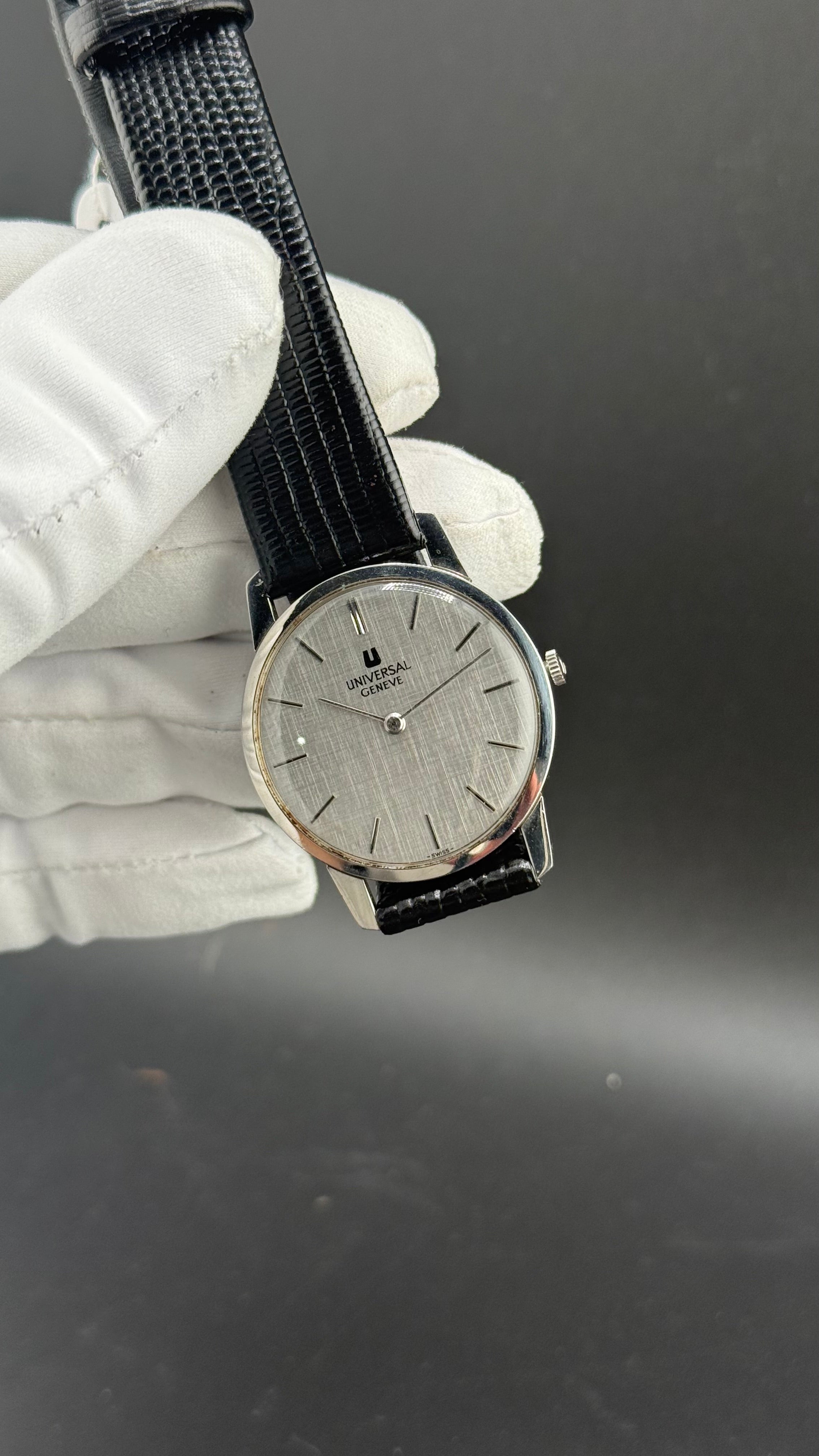 Universal Genève – Calatrava Réf. 842101 – Années 70