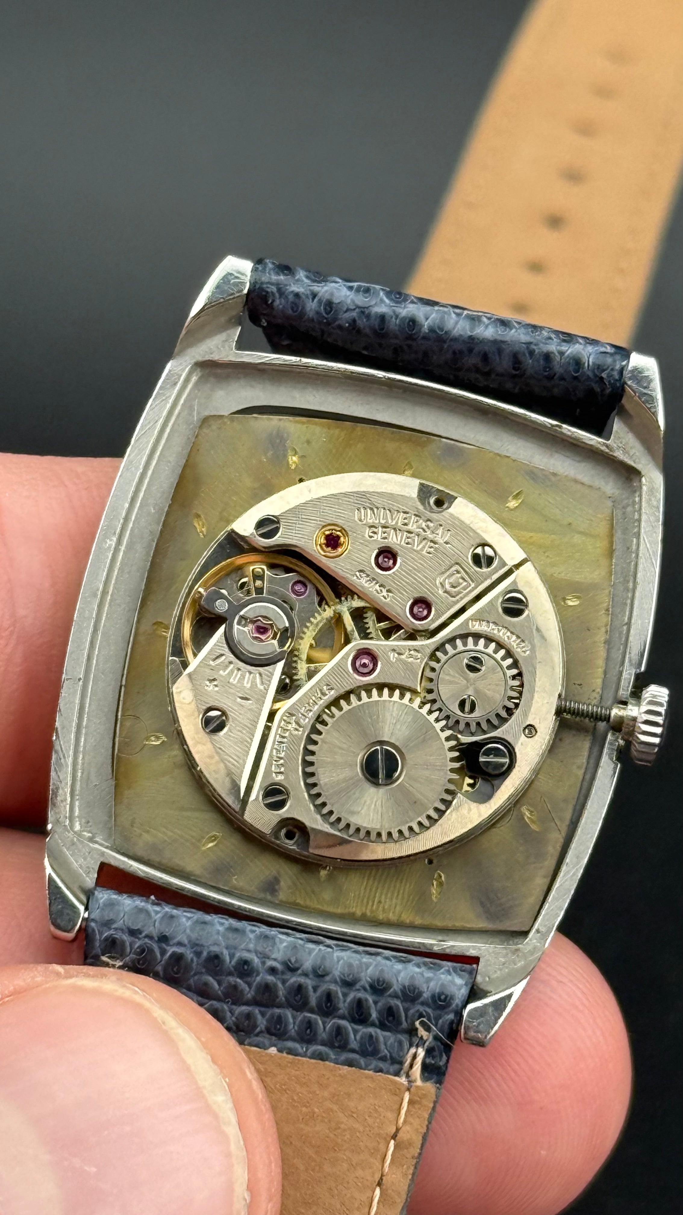 Universal Geneve Tonneau