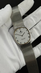 Universal Genève White Shadow Ellipse cadran blanc