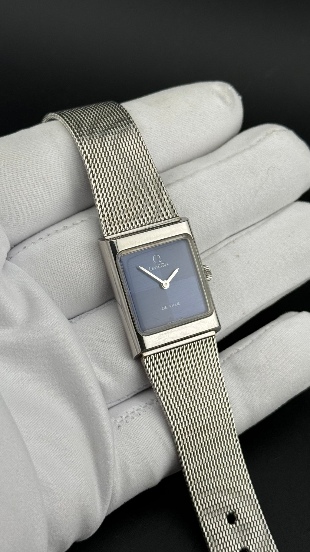 Omega De Ville Tank cadran bleu - photo principale