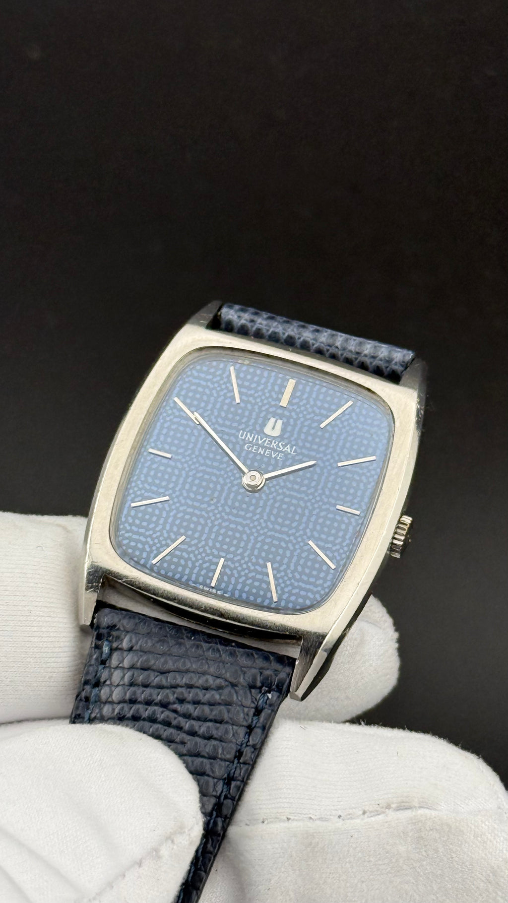 Universal Geneve Tonneau