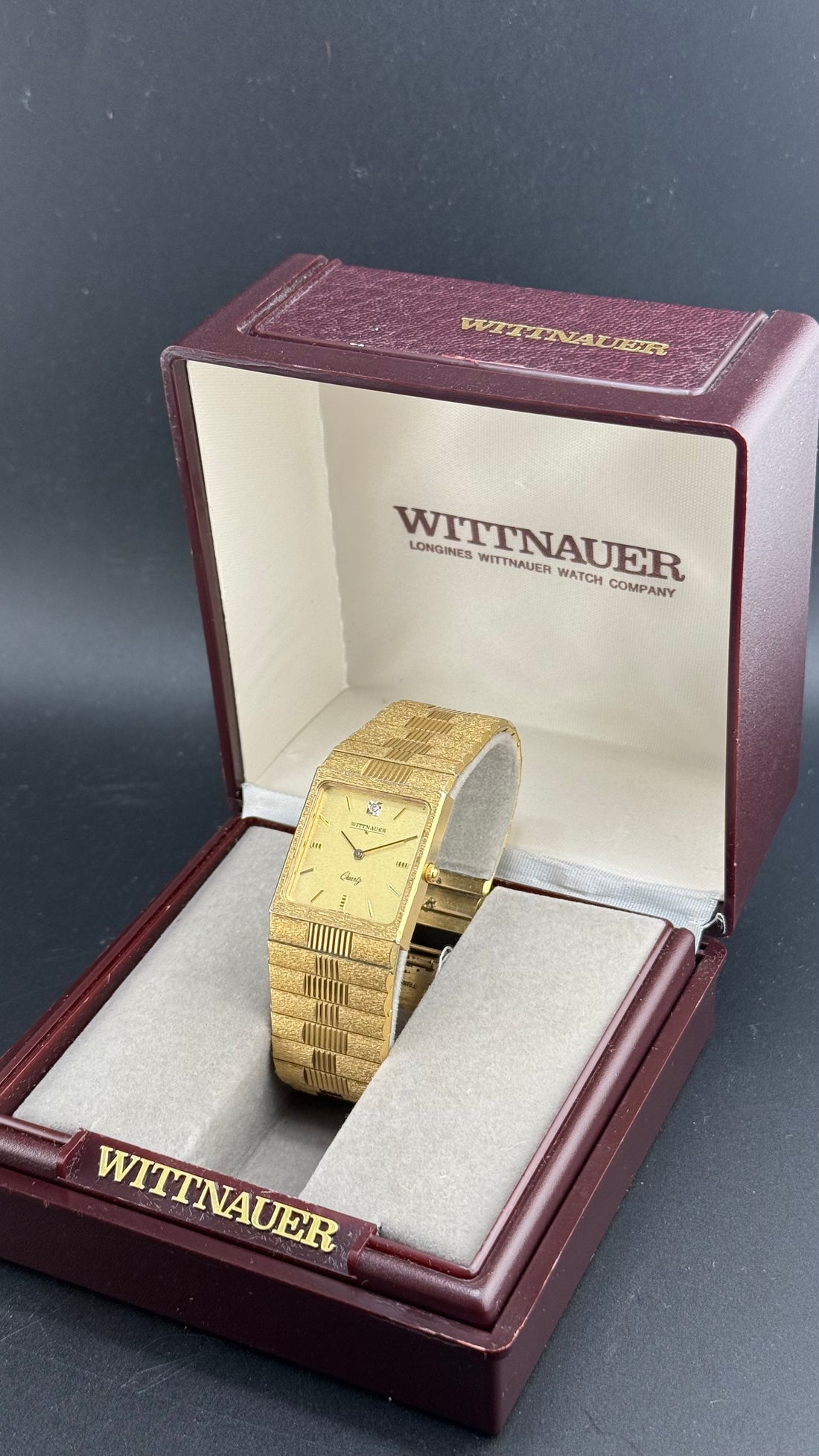 Wittnauer – Tank Bark Finish – Années 80