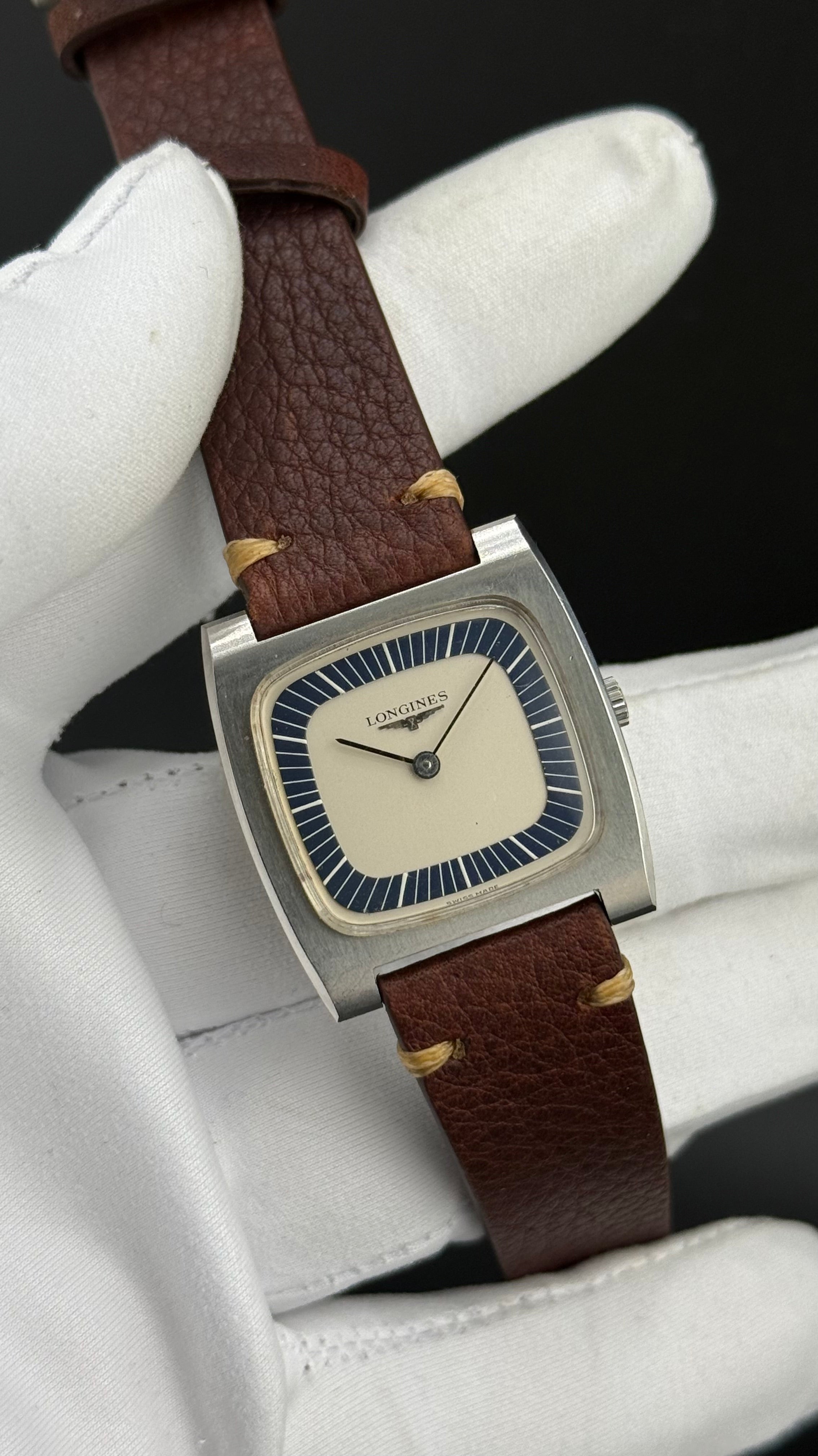 Longines TV Shape cadran bleu et blanc