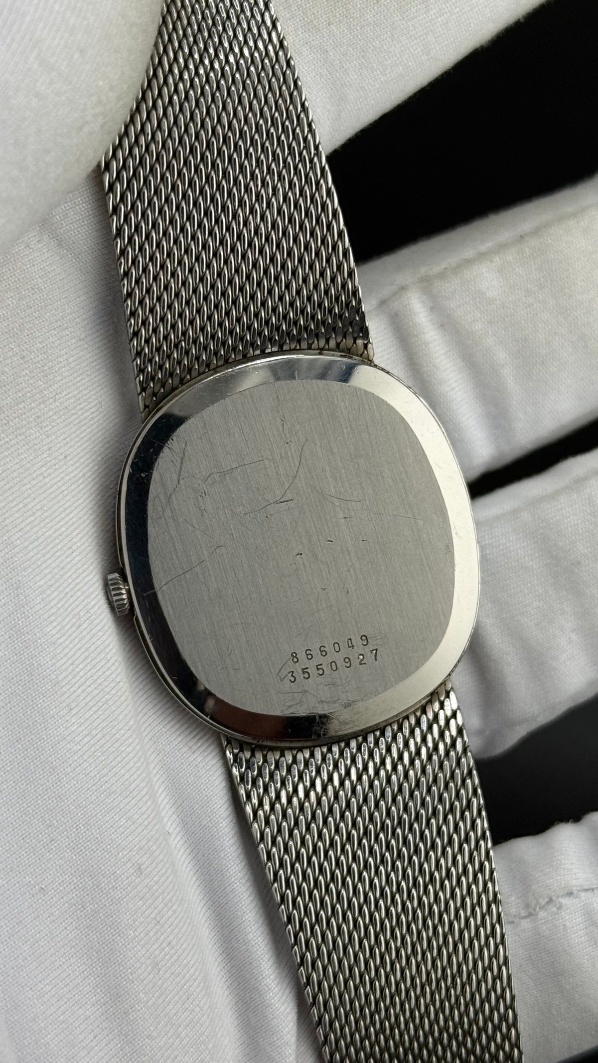 Universal Geneve White Shadow Ellipse UNI-22