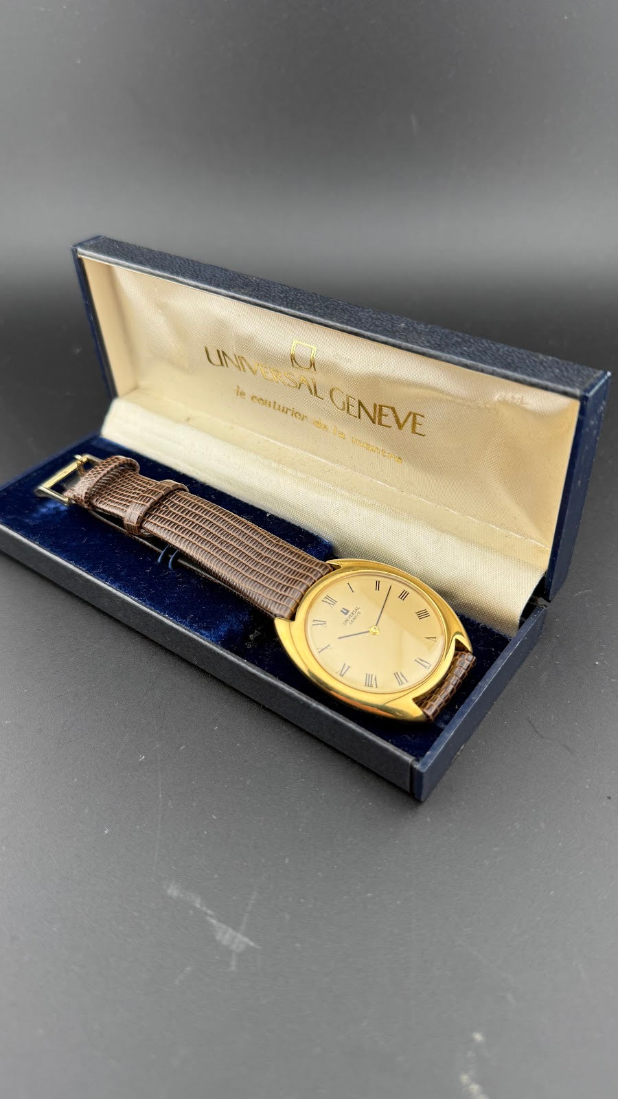 Universal Geneve – Pre Shadow – Années 70