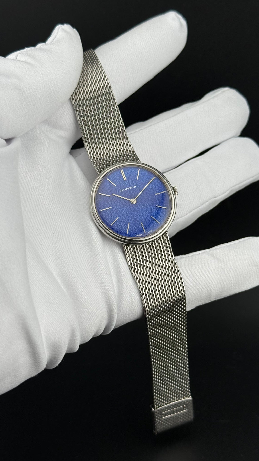 Juvenia Textured Blue Dial