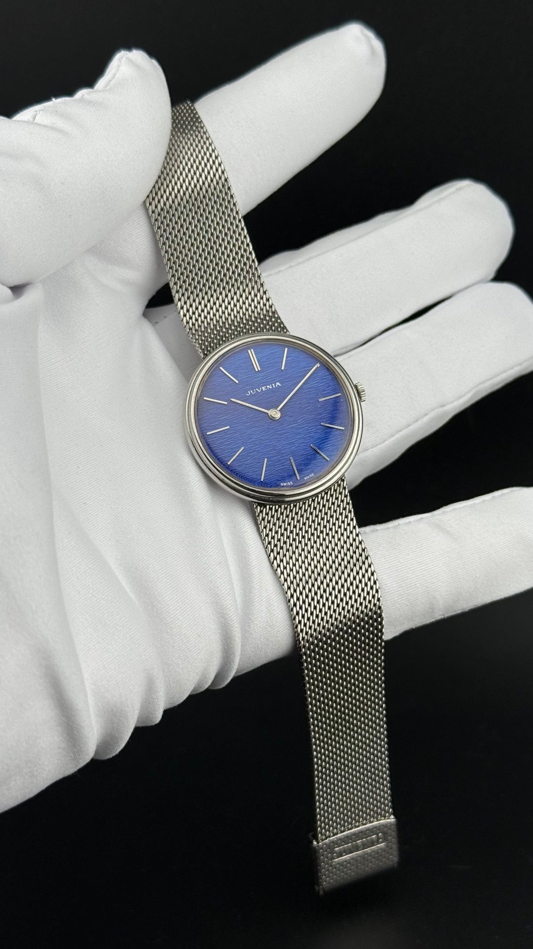 Juvenia – Textured Blue Dial – Années 70