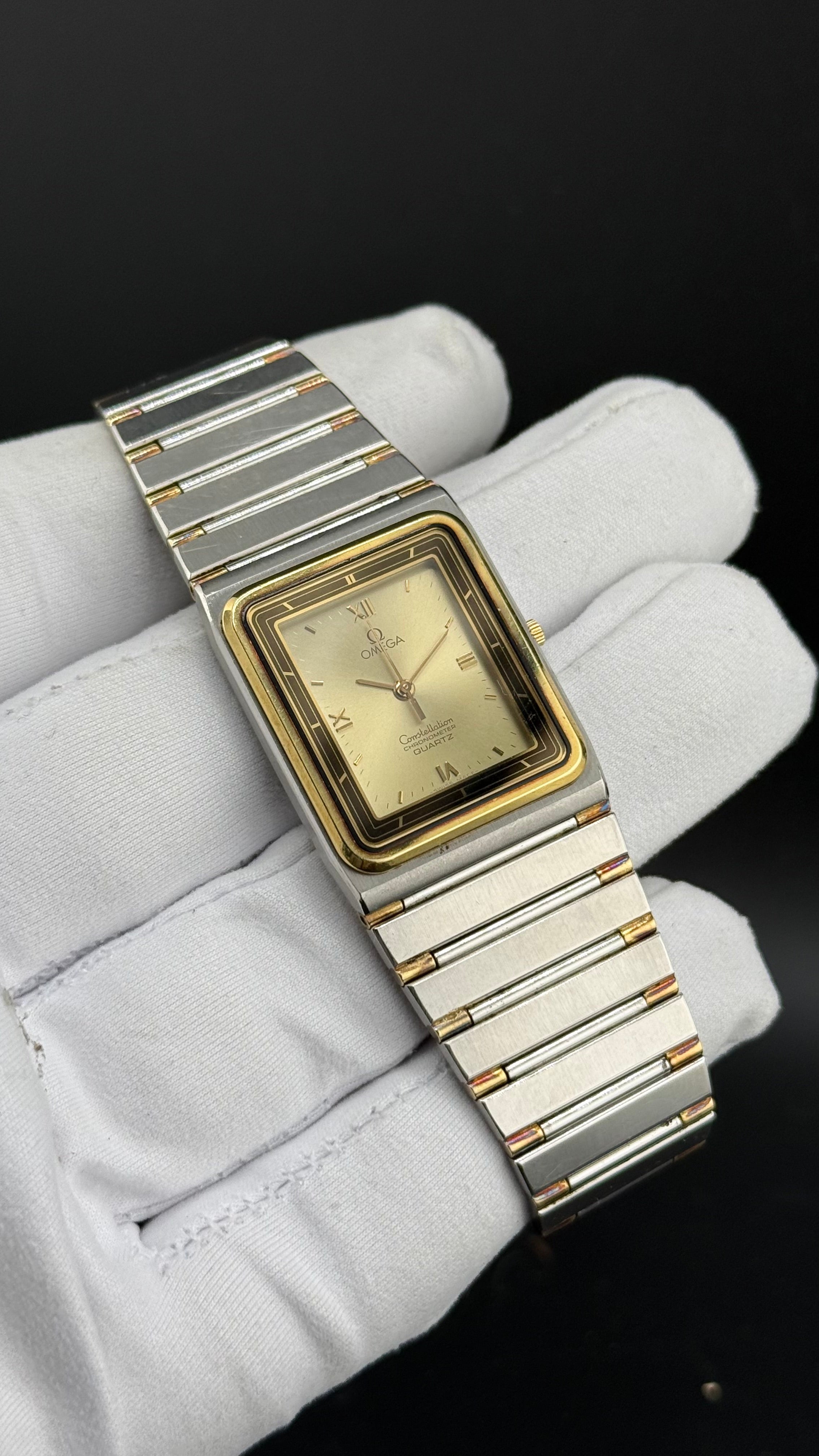 Omega Constellation Tank 197.0001 cadran champagne lunette or 18K