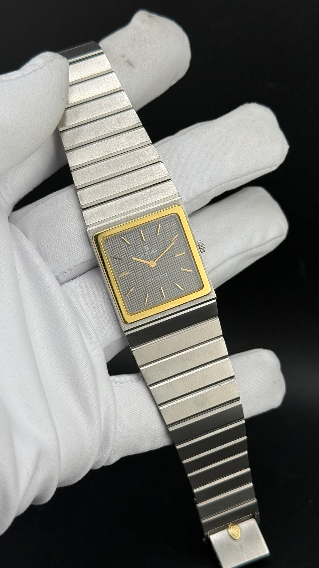 Concord Mariner SG Square cadran noir gaufré lunette or 18K