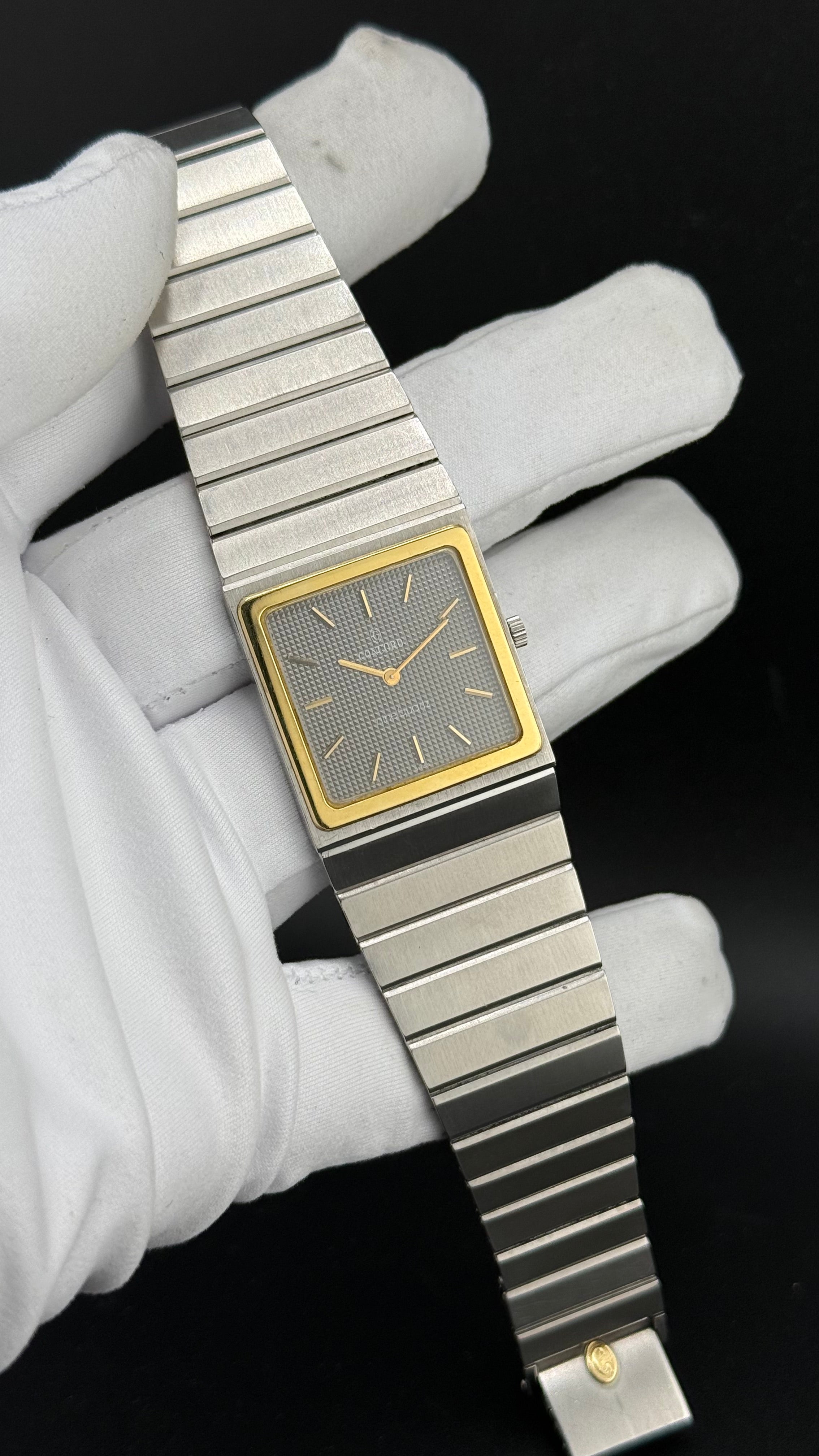 Concord Mariner SG Square cadran noir gaufré lunette or 18K