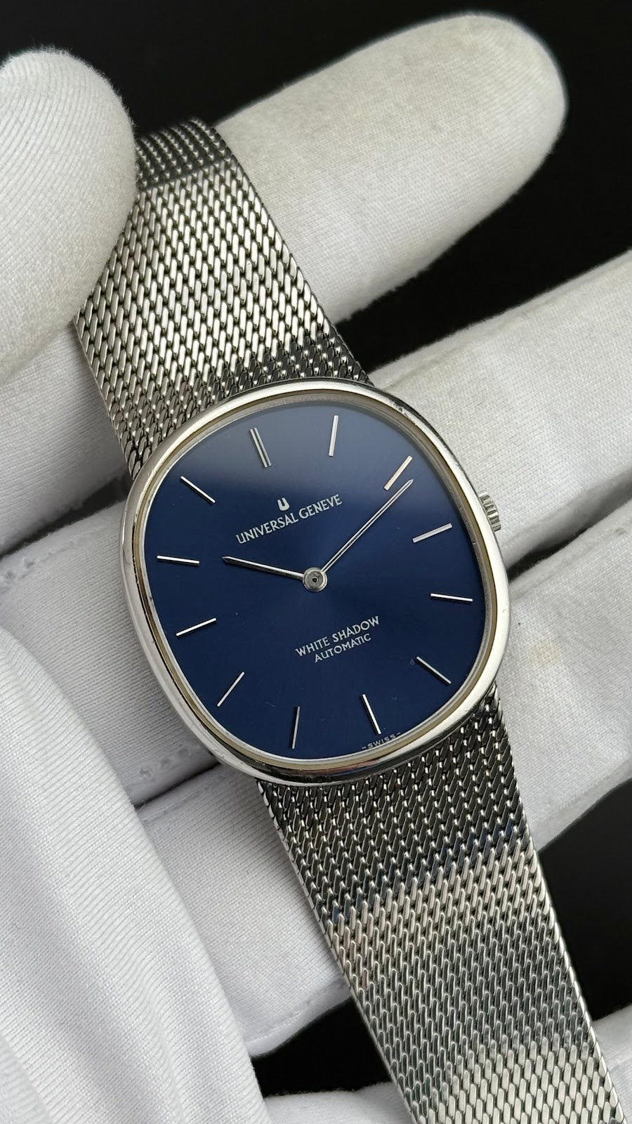 Universal Geneve White Shadow cadran bleu
