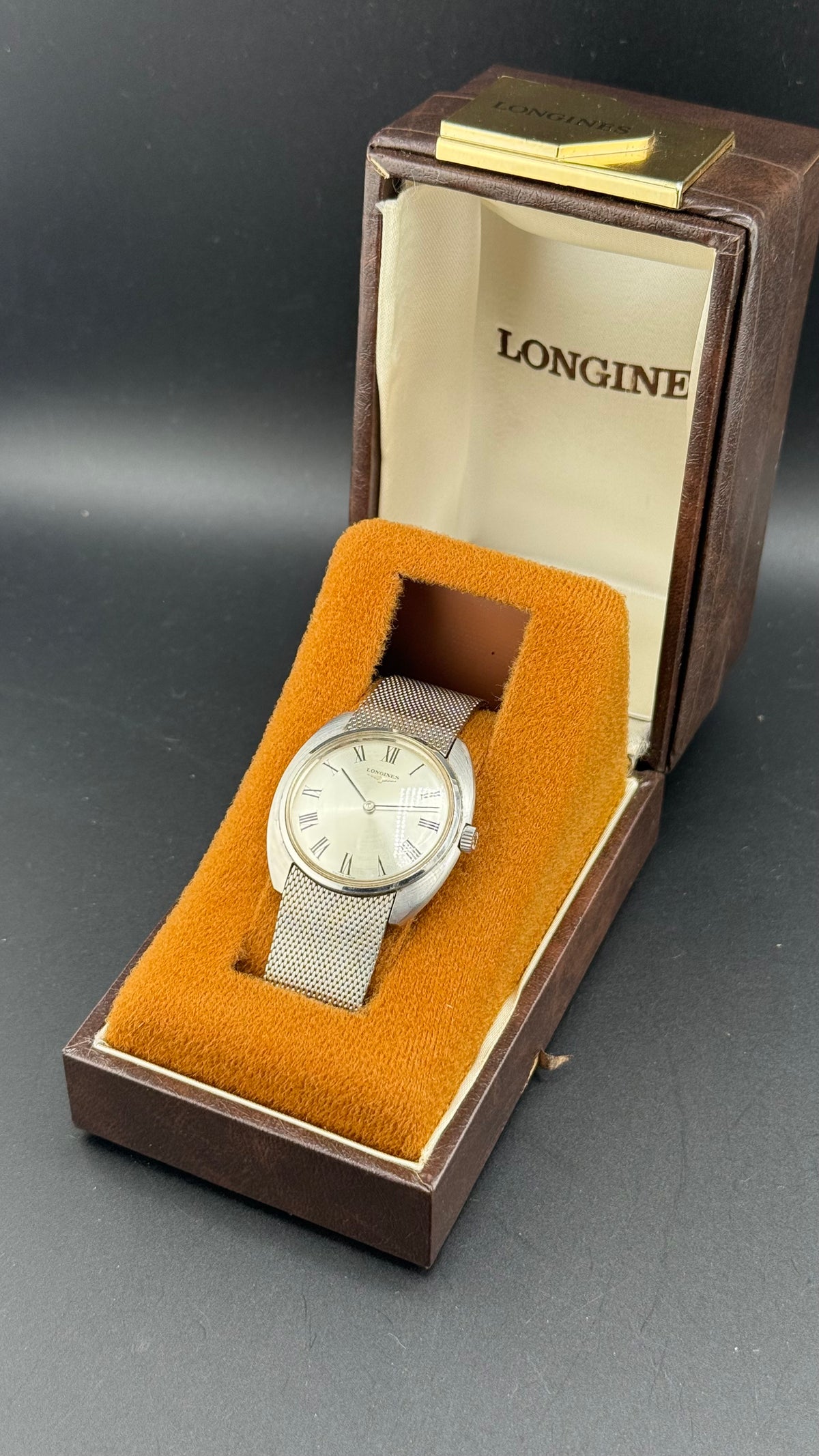 Longines boîtier coussin bracelet milanais
