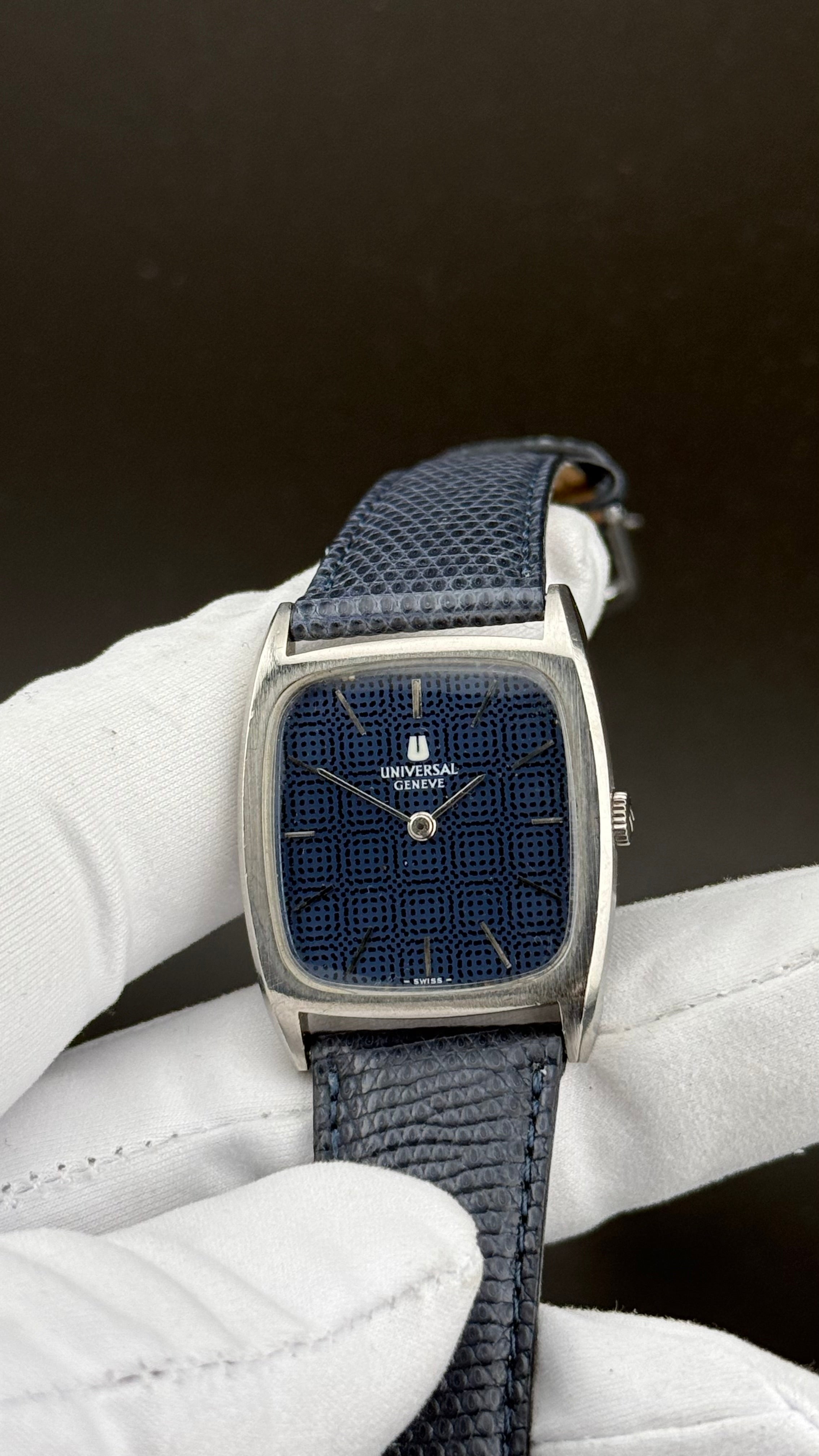 Universal Geneve Tonneau