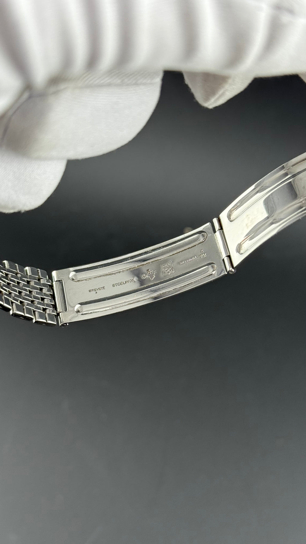 Universal Genève – White Shadow C-Shape - GF bracelet