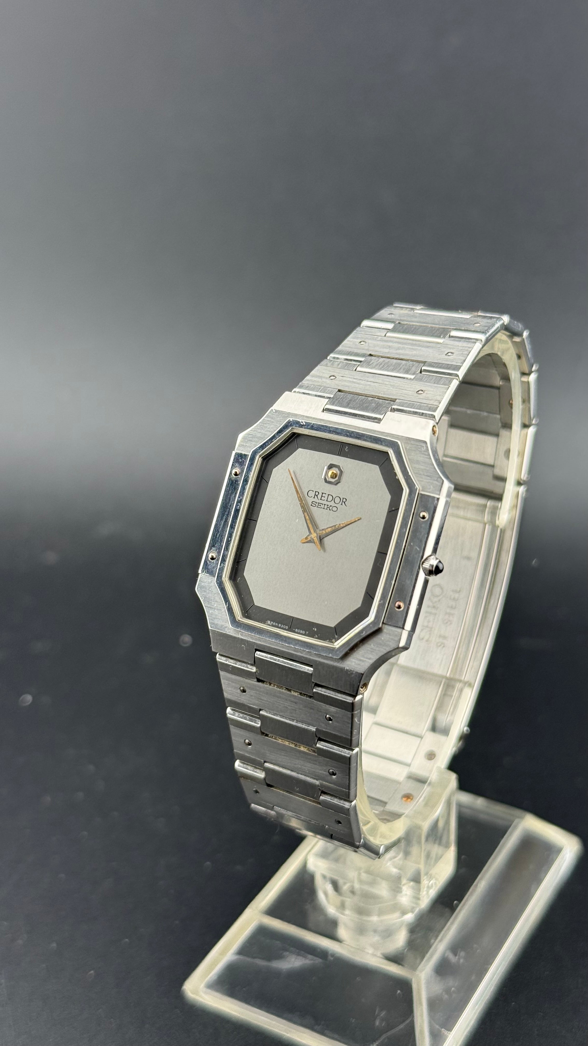 Credor – 9300-5050 Cadran gris liseré noir – 1980
