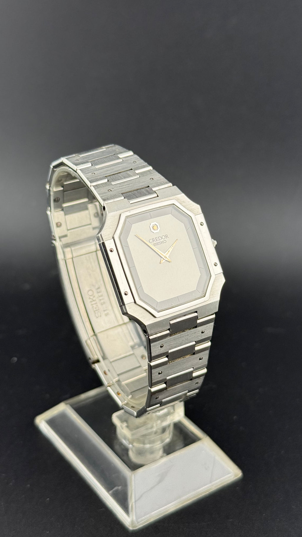 Credor – 9300-5050 Cadran gris liseré noir – 1980