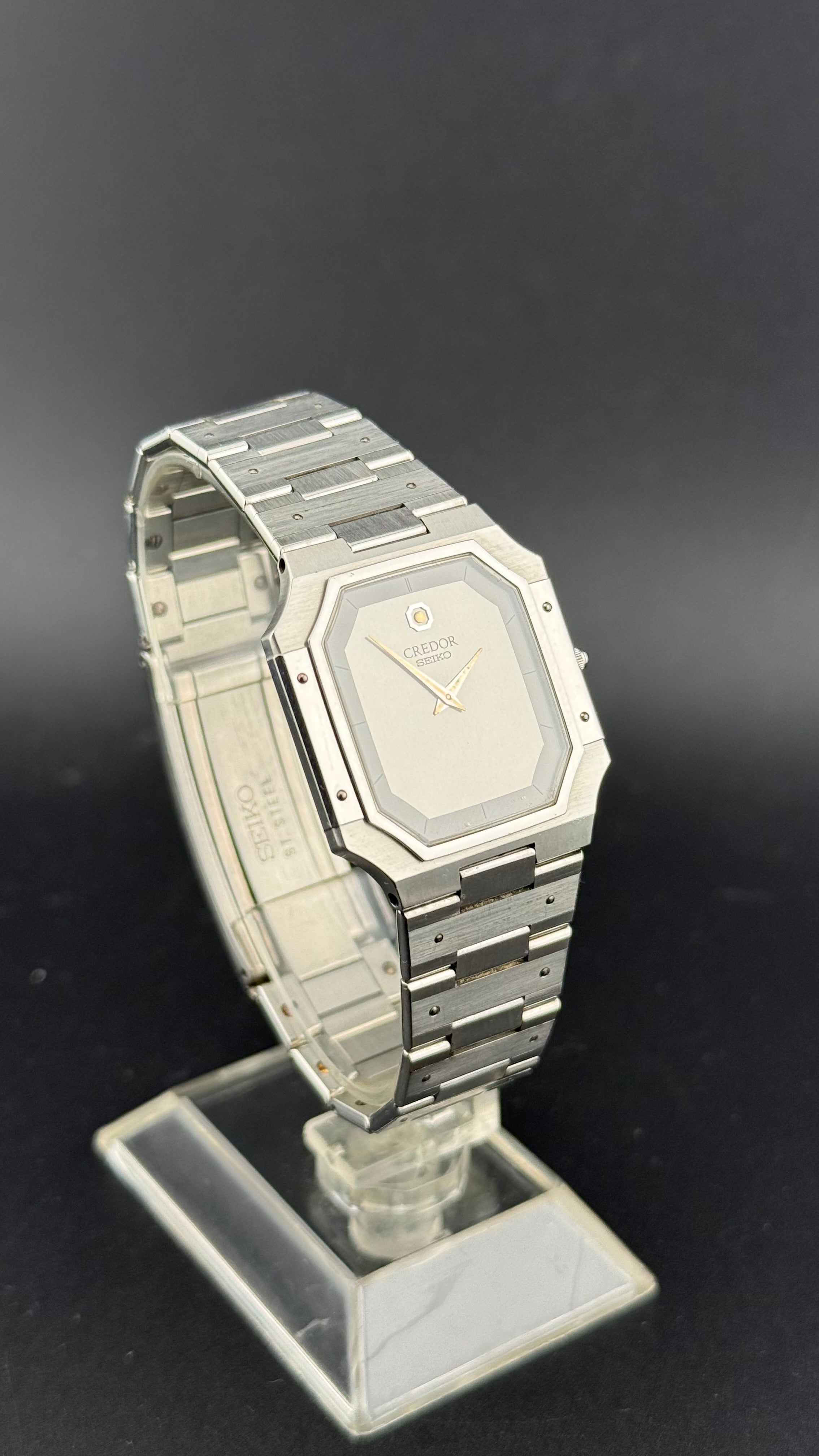 Credor – 9300-5050 Cadran gris liseré noir – 1980