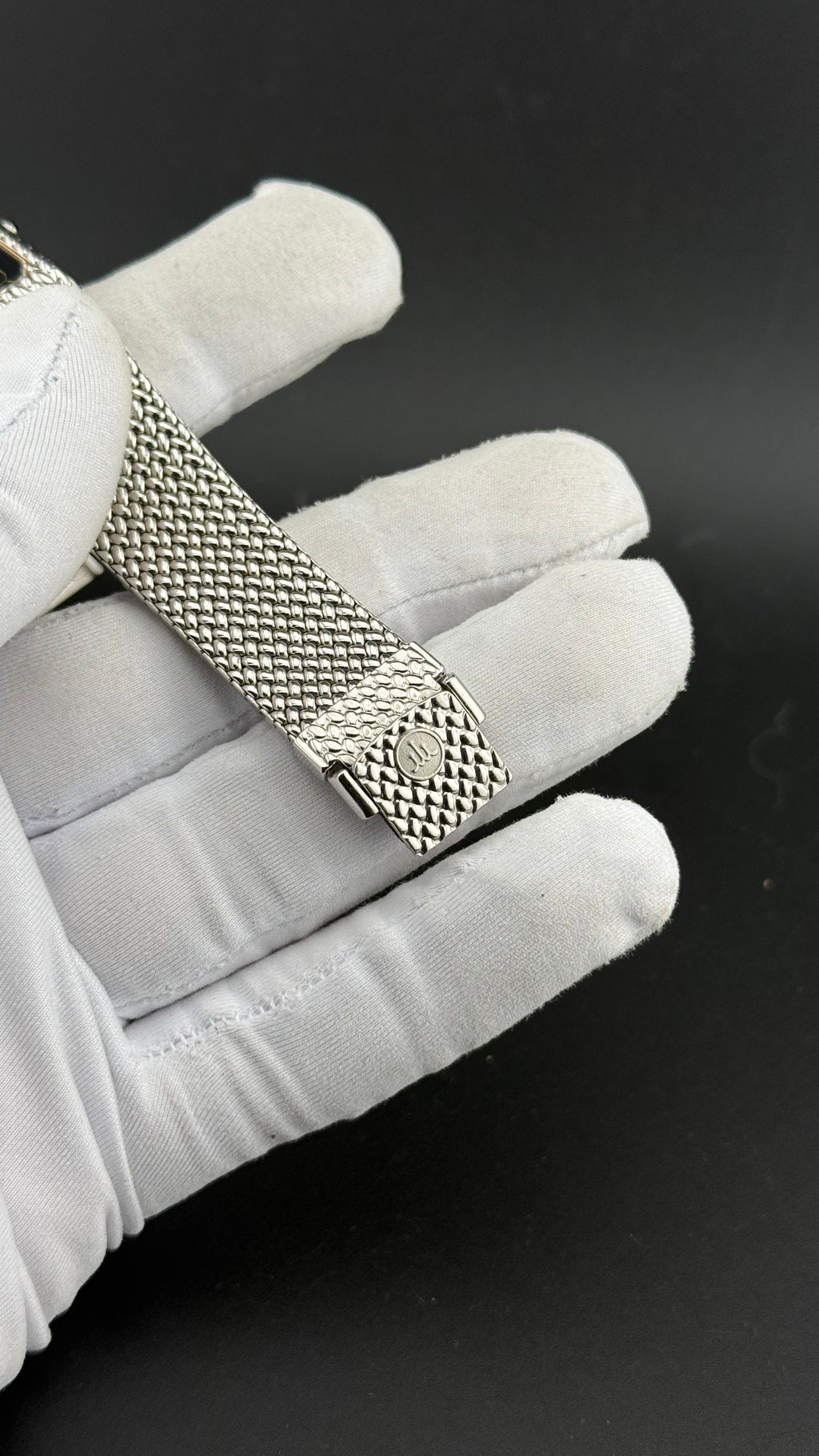 Credor – 2F70-5330 (black dial, box & papers) – 1981