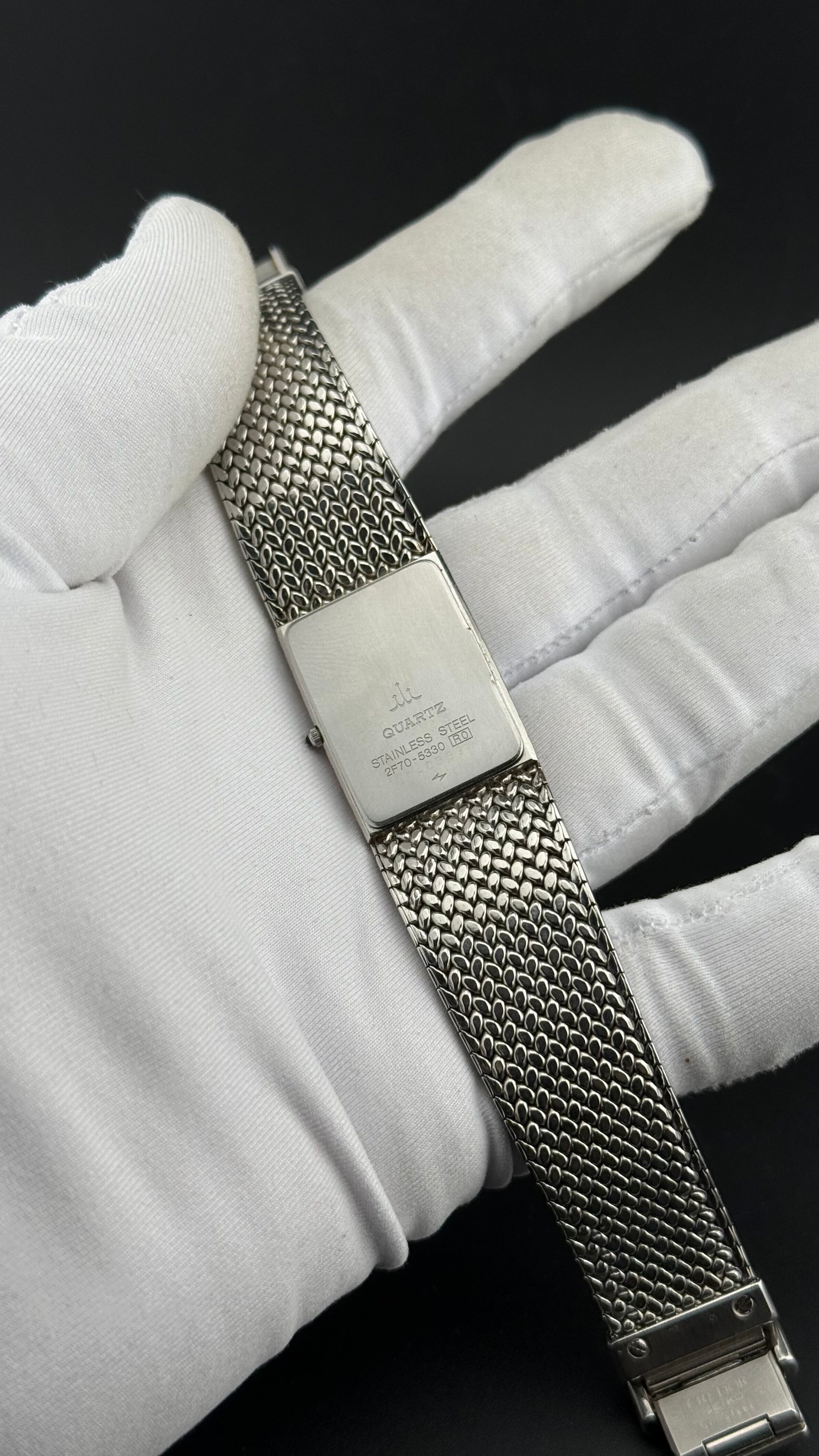 Credor – 2F70-5330 (black dial, box & papers) – 1981